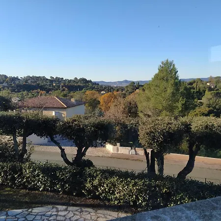 3 Pieces Au Calme Apartment